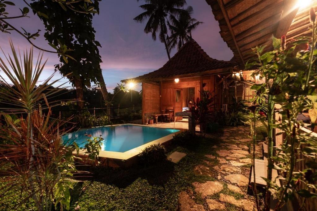 Villa Nextdoor Nature Yogyakarta บันตุล ภายนอก รูปภาพ