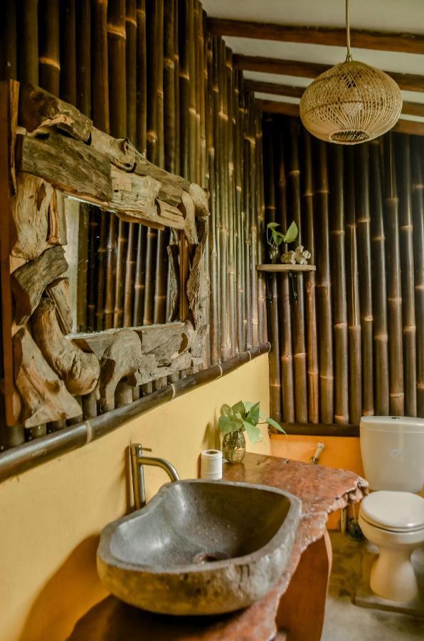 Villa Nextdoor Nature Yogyakarta บันตุล ภายนอก รูปภาพ