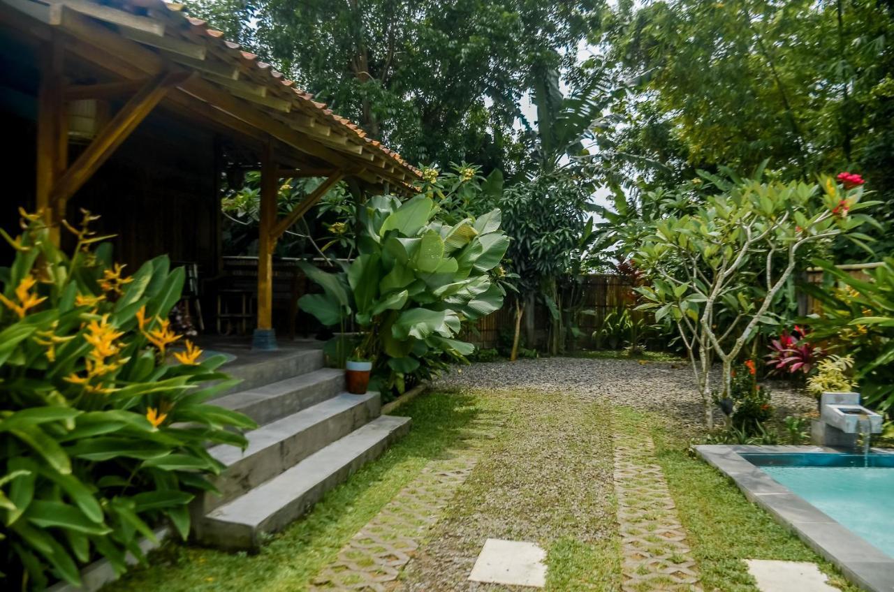 Villa Nextdoor Nature Yogyakarta บันตุล ภายนอก รูปภาพ